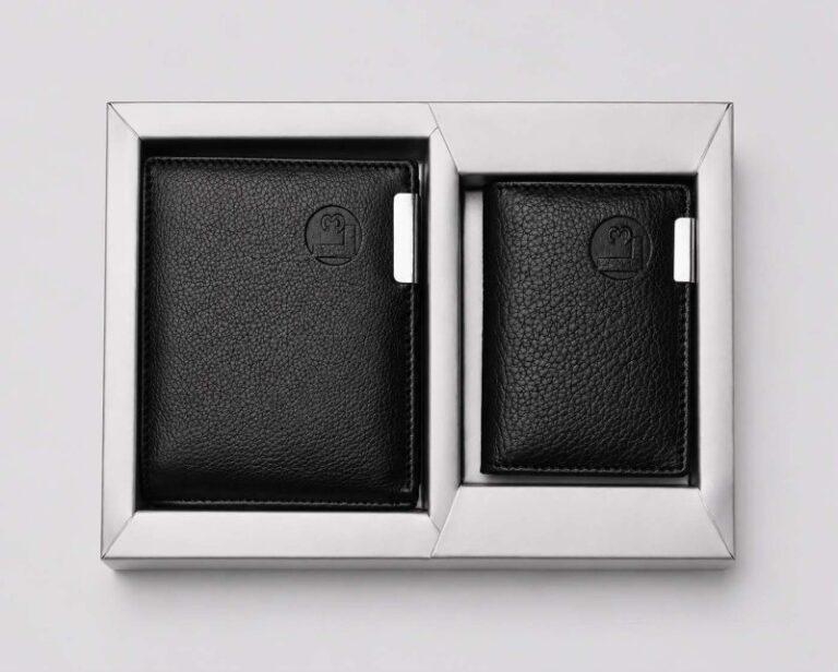 Blind Debossed Logo Leather Bifold Wallet Packaging