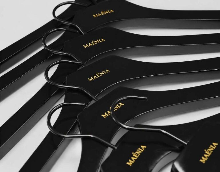 Maenia Laser Engraved Gold Filled Luxury Black Wooden Clothes Hangers